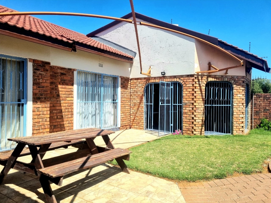 3 Bedroom Property for Sale in Roodepan Northern Cape